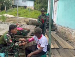Pos Kramongmongga Yonif 642/Kps Satgas Pamtas Kewilayahan RI-PNG Berikan Pelayanan Kesehatan Gratis di Distrik Kramongmongga