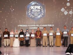 Sukses Layani 635 Warga di Hakordia 2024, Dukcapil Raih Penghargaan Pelayanan Publik dari KPK