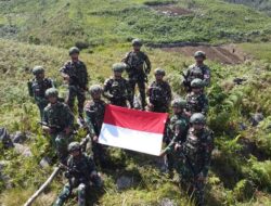 Cinta Tanah Air dan Patriotisme Ditunjukan Satgas Yonif 641/Bru melalui Pengibaran Bendera Merah Putih di Bukit Palesi