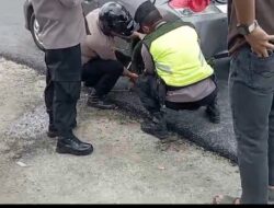 Aksi Kemanusiaan Petugas Pengamanan Exit Tol Prambanan Bantu Pemudik