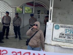Demo di Kantor Desa Sei Baru, Kades Diminta Kembalikan Uang Rp. 430 Juta