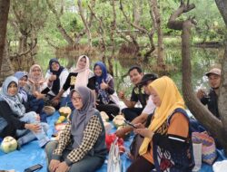 Bahas Program Kerja 2025, Lentera Sastra Banyuwangi Gelar Ngopi Sastra di Pantai Cacalan