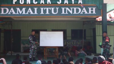 Peduli Pendidikan Anak, Kodim 1714/Puncak Jaya Berikan Materi Calistung ke Pengungsi