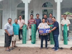 Tommy Anggota DPRD Labuhanbatu, Fasilitasi Sajadah dan Lampu ke Musala di Pulopadang