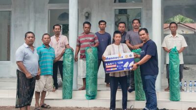 Tommy Anggota DPRD Labuhanbatu, Fasilitasi Sajadah dan Lampu ke Musala di Pulopadang