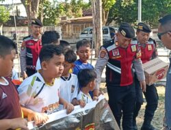 Bukan Hanya Patroli, Polisi Bagi Air Mineral di Alun-Alun Situbondo, Dorong Anak-Anak Gemar Berolahraga