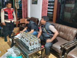 Samapta Polres Situbondo Berantas Miras, Puluhan Botol Arak Disita di Kapongan dan Mangaran