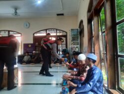 Pasabber Polres Situbondo Bagikan Ratusan Bingkisan untuk Anak Yatim Piatu