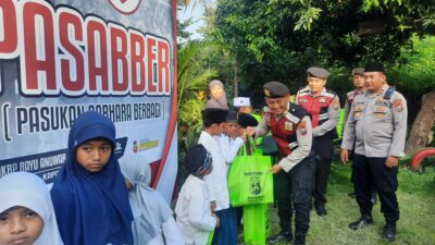 Dukung Generasi Qur’ani, Pasabber Polres Situbondo Salurkan Ratusan Al-Qur’an, Sajadah dan Sembako untuk Anak Yatim